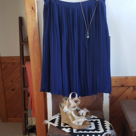 NWOT Accordion Pleat Skirt - Picture 5 of 5